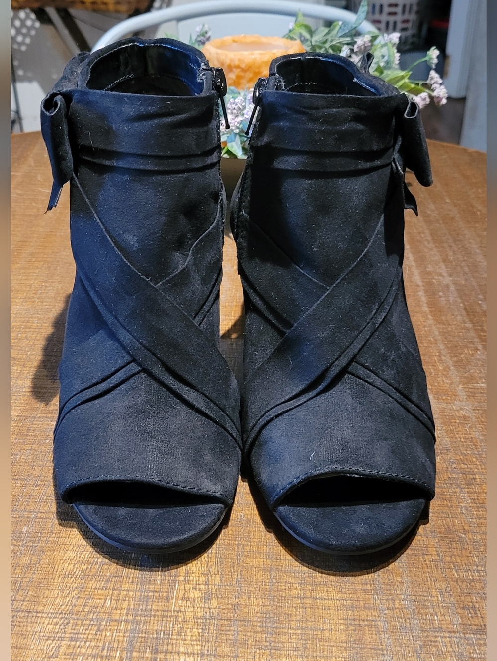 Womens Size 8 Black Suede Open-Toe Ankle Booties with Side Bow